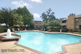 The Creek At Brookhollow Apartments in Arlington, TX - Building Photo - Building Photo