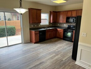 352 Beynon Ter in Suwanee, GA - Building Photo - Building Photo