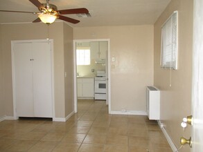 117 W Robertson Rd in Ridgecrest, CA - Building Photo - Building Photo