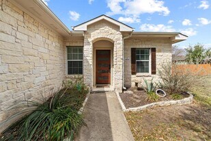 11820 Dunfries Ln in Austin, TX - Building Photo