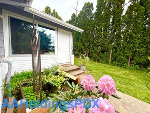 2312 NE Lombard St in Portland, OR - Building Photo - Building Photo