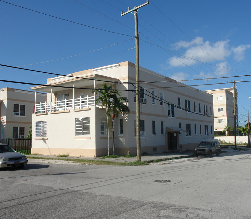 36 NE 65th St in Miami, FL - Building Photo