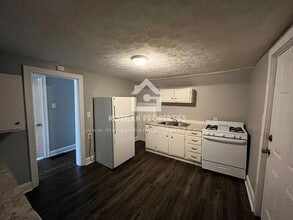 1403 W Memorial Dr, Unit B in Muncie, IN - Building Photo - Building Photo