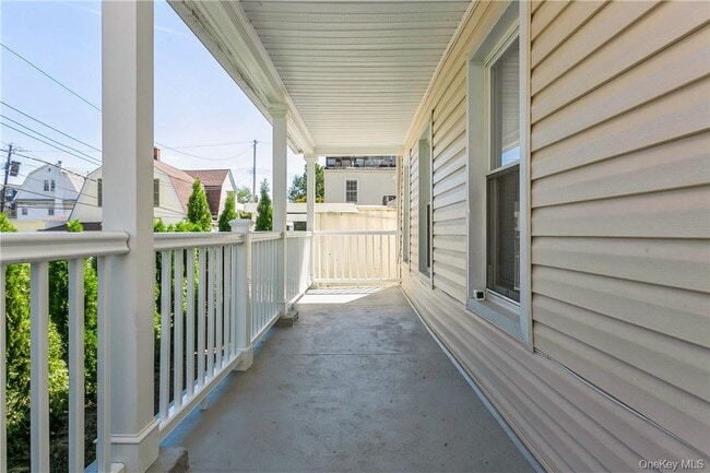 156 Bellevue Pl in Yonkers, NY - Building Photo - Building Photo