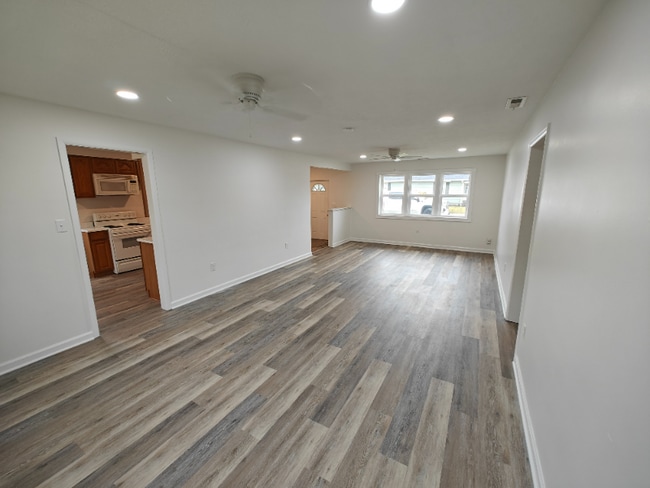 214 W North St