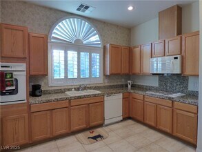 10498 Promenade Park Ct in Las Vegas, NV - Building Photo - Building Photo