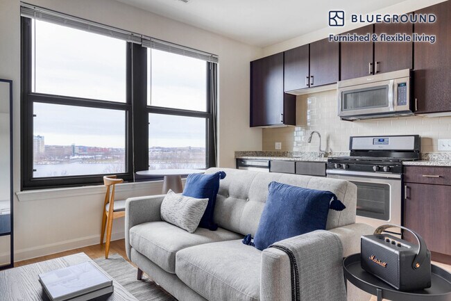 333 Great River Rd in Somerville, MA - Building Photo - Building Photo