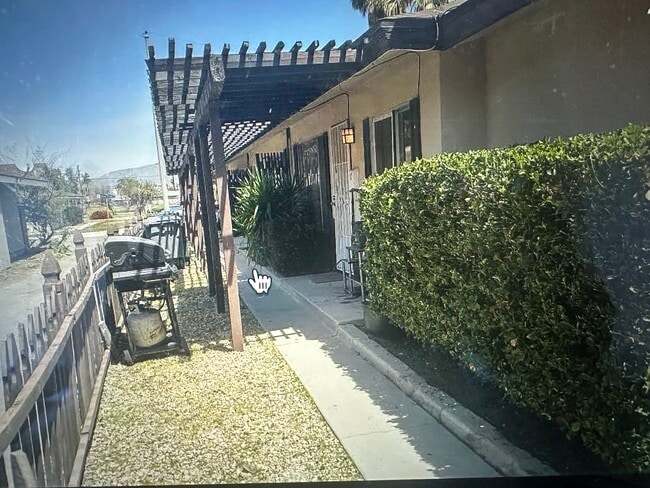1145 Olive Tree Ln, Unit B in Hemet, CA - Foto de edificio - Building Photo