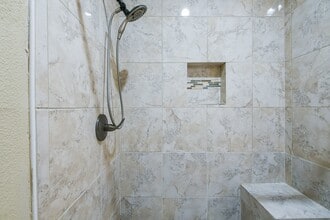 2121 El Paseo St, Unit 1805 in Houston, TX - Foto de edificio - Building Photo