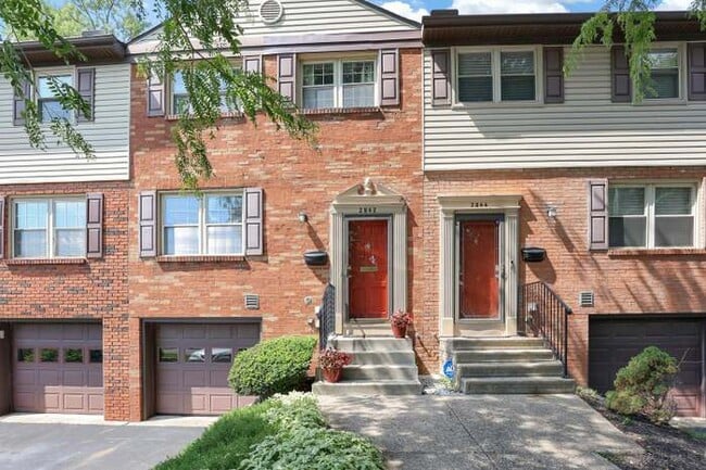 property at 2842 Kingsrowe Ct