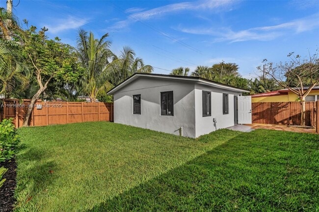 1123 NE 1st Ave.-Unit -2 in Fort Lauderdale, FL - Building Photo - Building Photo