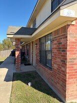 1009 Lansberry Ct, Unit C in Killeen, TX - Building Photo