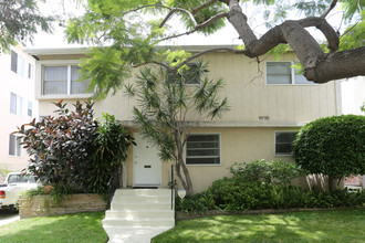 315 S Almont Dr in Beverly Hills, CA - Building Photo - Building Photo