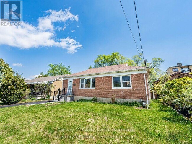 7 Sunray Crescent in Toronto, ON - Building Photo - Building Photo