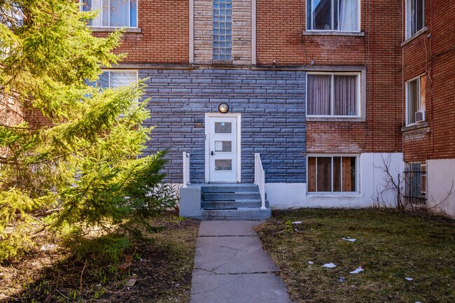 3310 Goyer St in Montréal, QC - Building Photo - Building Photo