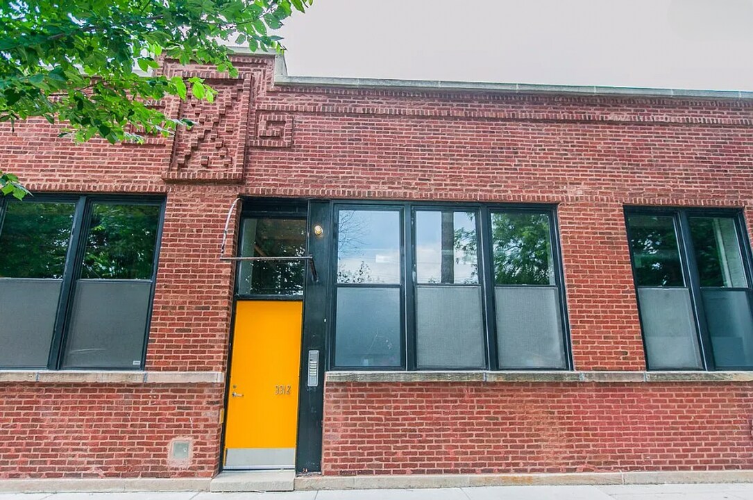 3312 N Ravenswood Ave in Chicago, IL - Building Photo