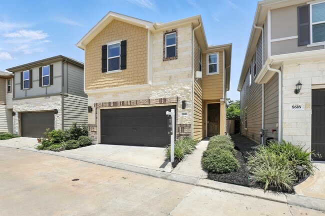 property at 8618 Cedar Plains Ln