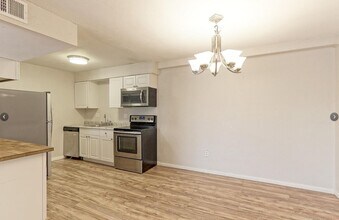 12180 Melody Dr in Westminster, CO - Foto de edificio - Building Photo
