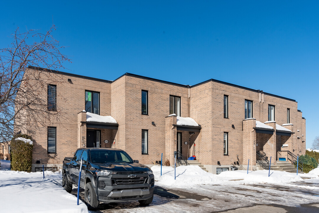 2550 Des Berges St in Lévis, QC - Building Photo