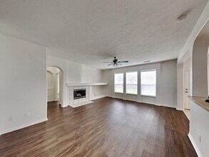 1120 Sunset Lakes Dr in Pearland, TX - Building Photo - Building Photo