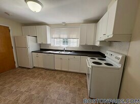 31 Captain Parker Arms in Lexington, MA - Building Photo