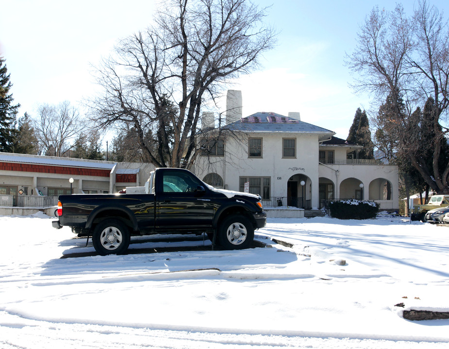 The Manor in Colorado Springs, CO - Foto de edificio