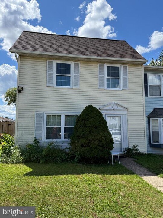 8625 Reinecke Ct in Manassas Park, VA - Building Photo