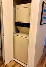 3950 96th Ave SE, Unit North Mercer Hideaway in Mercer Island, WA - Building Photo - Building Photo