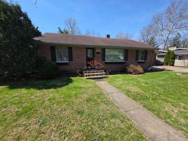 LARGER RANCH HOME WITH BASEMENT AND FENCED BACKYARD in West Lafayette, IN - Building Photo - Building Photo