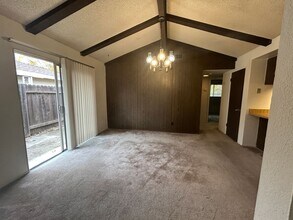 8955 El Oro Plaza Dr in Elk Grove, CA - Building Photo - Building Photo