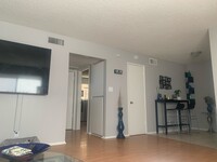 38734 Larkin Ave, Unit 2 in Palmdale, CA - Foto de edificio - Building Photo