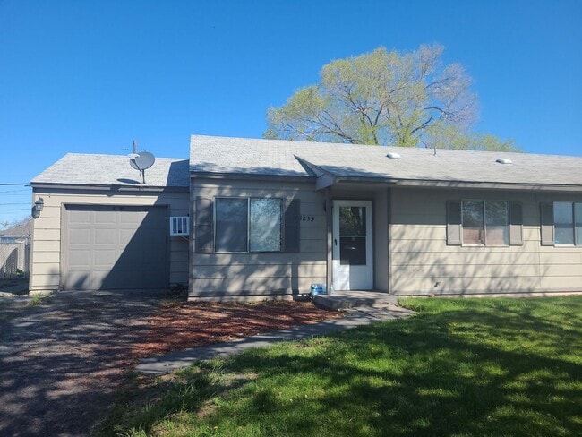 property at 1233-1235 Pershing Rd