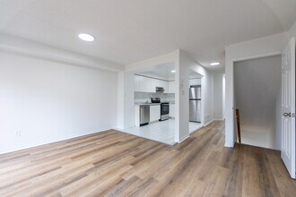 Erin Centre Village in Mississauga, ON - Building Photo - Building Photo