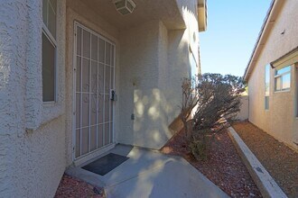9736 Double Rock Dr in Las Vegas, NV - Building Photo - Building Photo