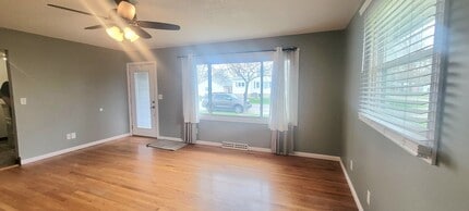 101 N Miller St in Macon, IL - Building Photo - Building Photo