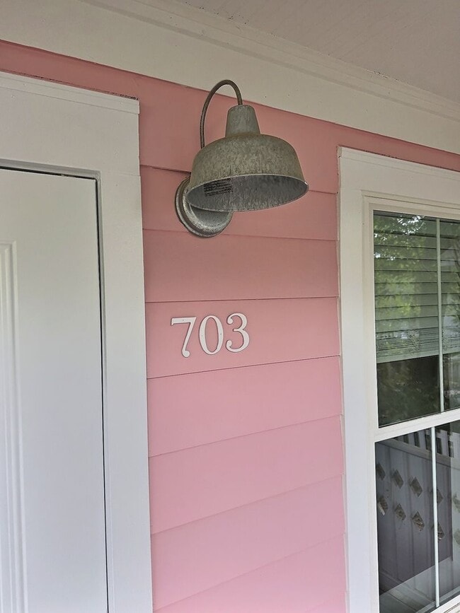 703 Cottage Sq Ln in Ocean Springs, MS - Foto de edificio - Building Photo