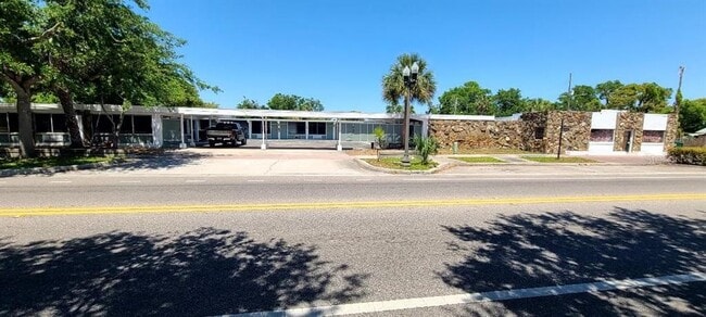 property at 421 E Kennedy Blvd