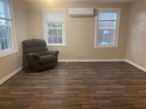 1019 12th St in Huntsville, TX - Building Photo - Building Photo