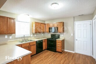 6098 Green Glade Dr in Whitestown, IN - Foto de edificio - Building Photo