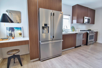 Pacifico Apartments in Santa Monica, CA - Building Photo - Building Photo