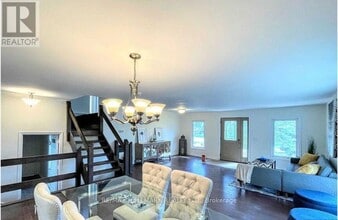 30 Rosehill Dr in Whitchurch-Stouffville, ON - Building Photo - Building Photo