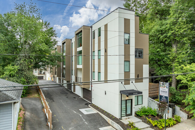 Freedom Townhomes in Atlanta, GA - Building Photo - Building Photo