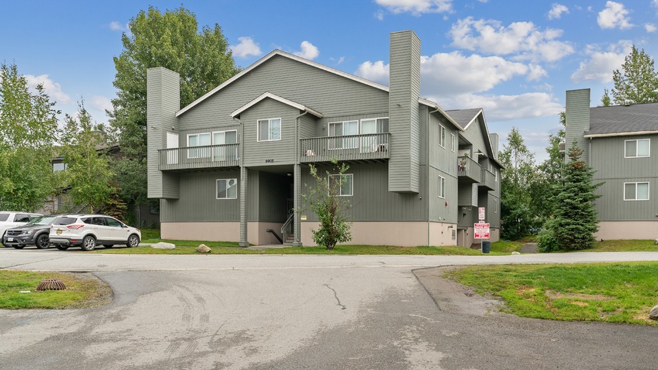 ReNew Bayshore Townhomes in Anchorage, AK - Foto de edificio