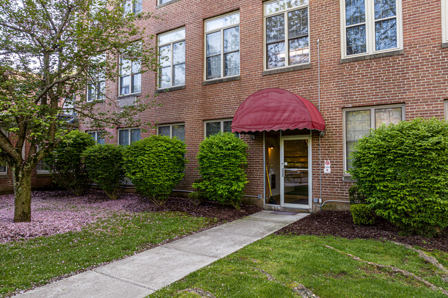 Prentice Place in Berlin, CT - Foto de edificio - Building Photo