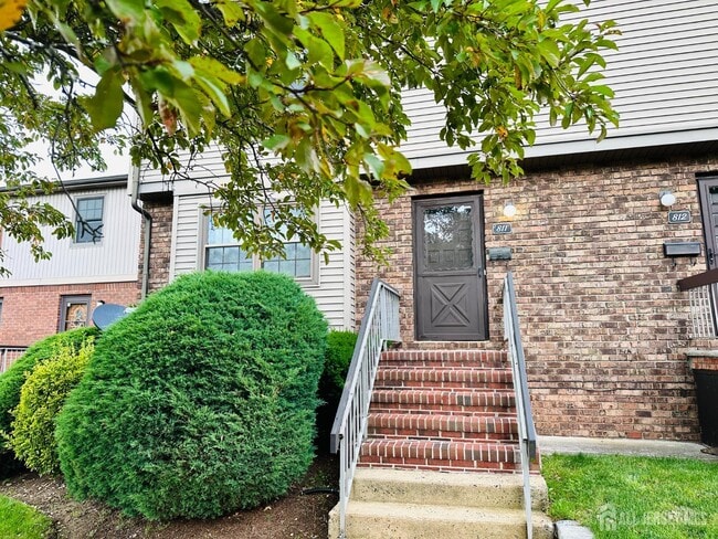 property at 811 Maple Hill Dr