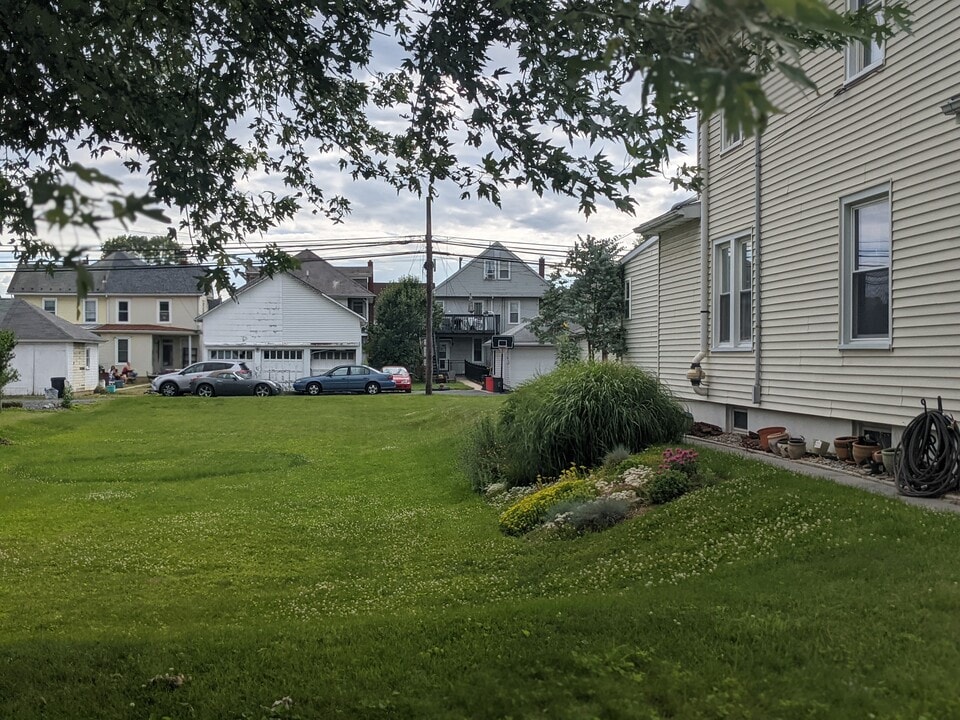 613 N Chestnut St in Palmyra, PA - Building Photo