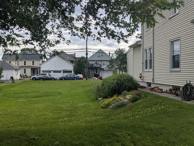property at 613 N Chestnut St