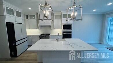 614 Fremont Dr in Englishtown, NJ - Building Photo - Building Photo