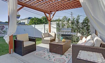 2315 S Cochran Ave in Los Angeles, CA - Building Photo - Building Photo
