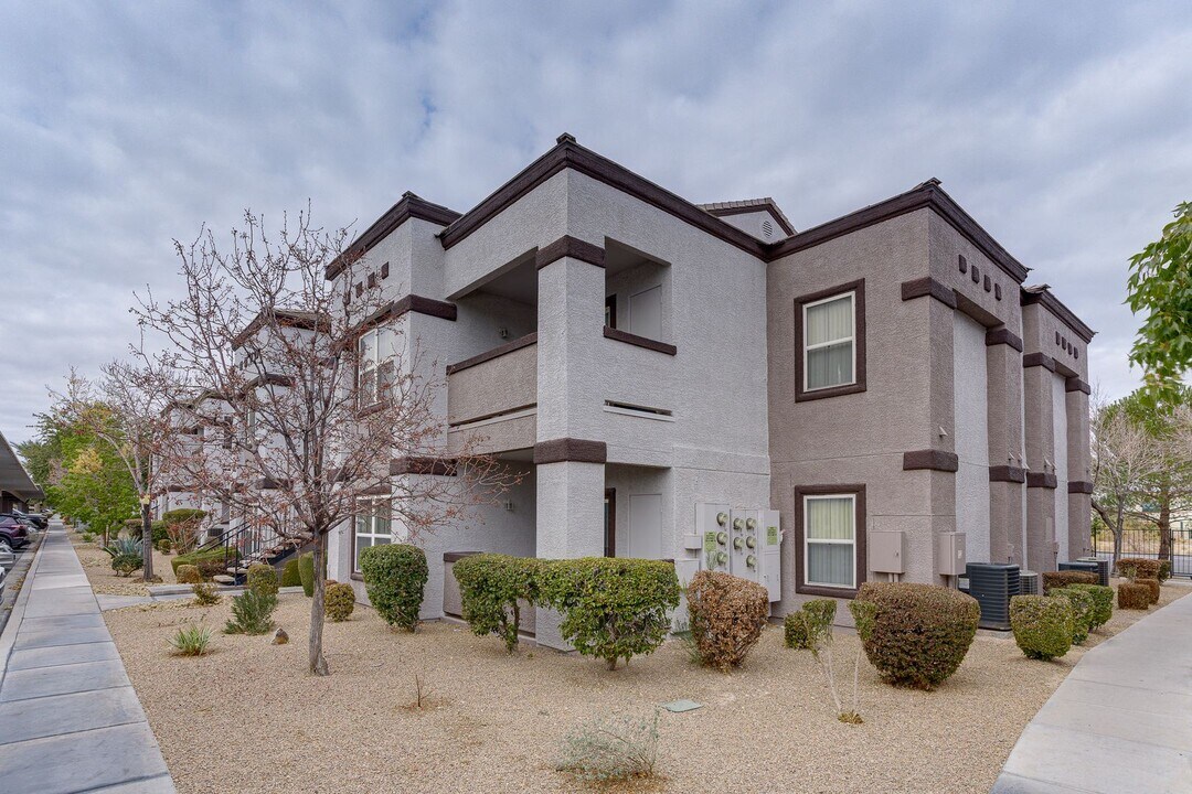 7255 Sunset Rd in Las Vegas, NV - Building Photo